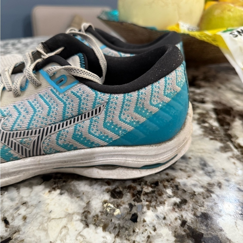 Mizuno Wave Roder woman’s size 9.5 - Picture 8 of 16